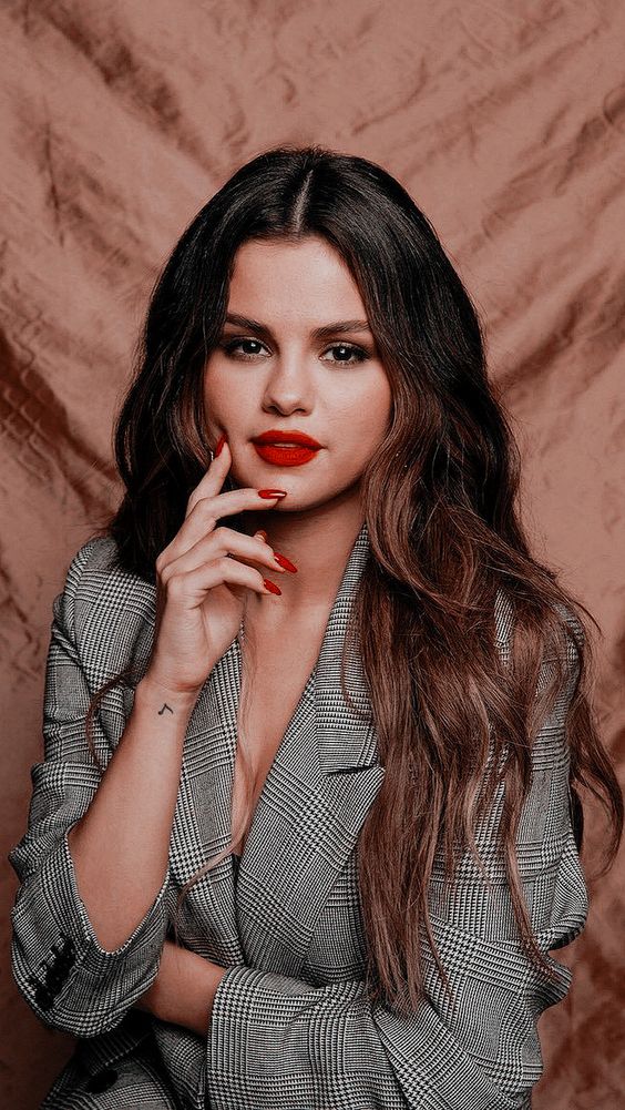 Cự Giải Selena Gomez hangj 6 về xinh đẹp